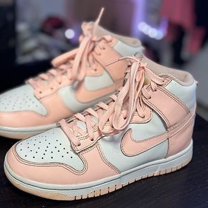 Nike dunks crimson women’s 5.5